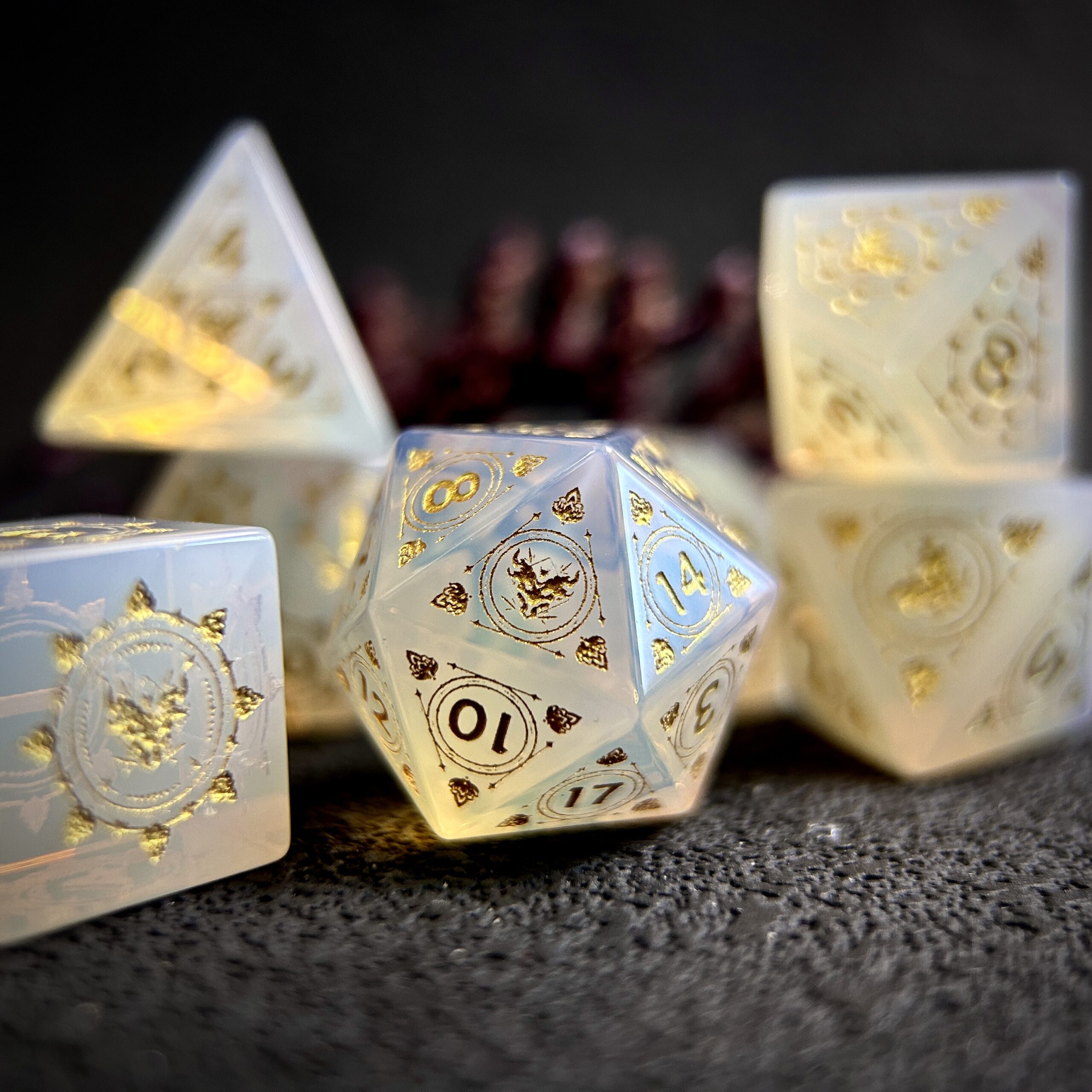 微信图片_20251112205120 Opal Crystal Stone Polyhedral Gemstone Dice Set, 7 Pieces Golden Demon Dragon Series - Image 1